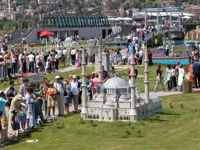 مينيا تورك حديقة المجسمات sütlüce – beyoğlu/beyoğlu/istanbul تركيا 🔗